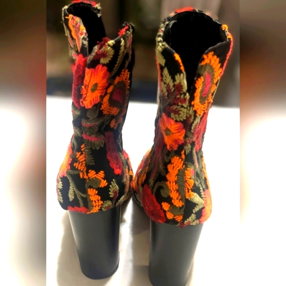 Wild Diva Floral Embroidered Heel Boots - Picture 6 of 10